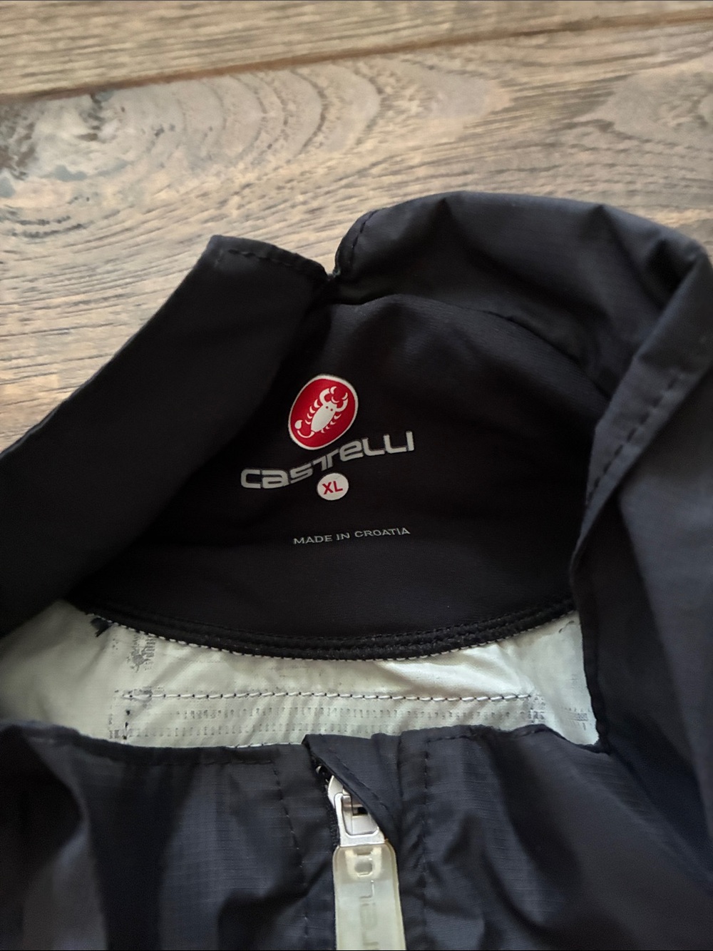 Castelli Men’s Black Windproof Cycling Vest with Red Trim - Picture 4 of 12